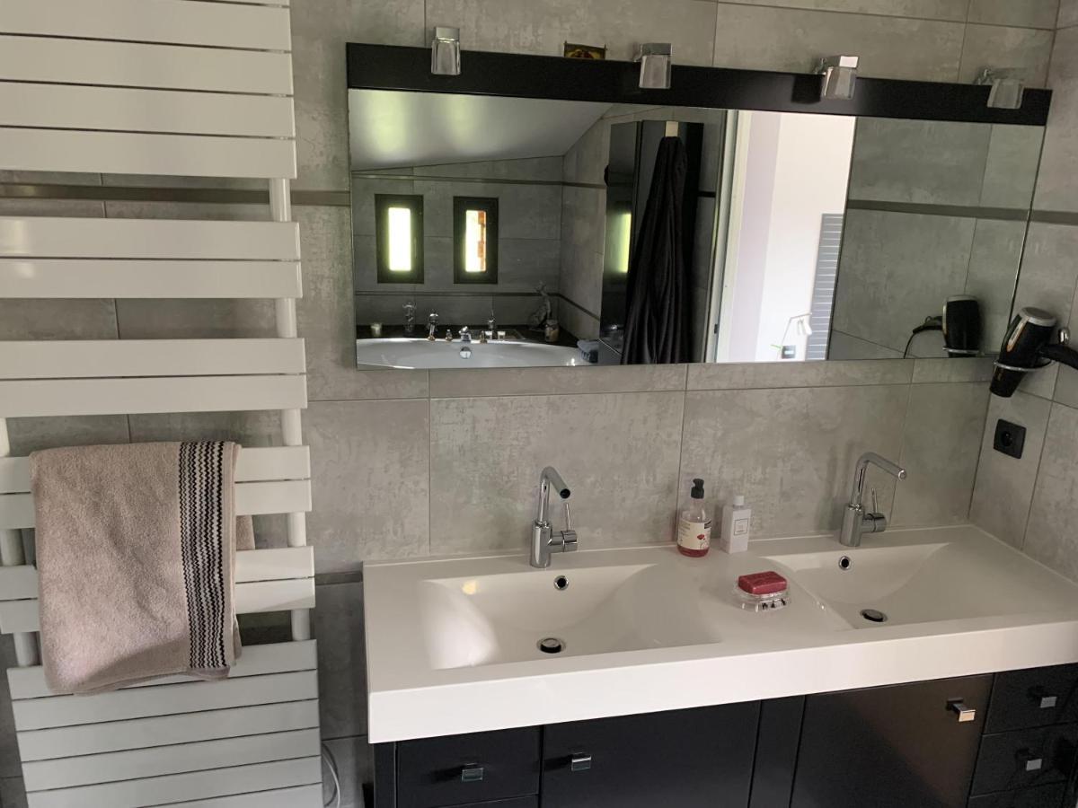 Domaine De La Rue De La Tour Bed & Breakfast Valsonne Екстериор снимка