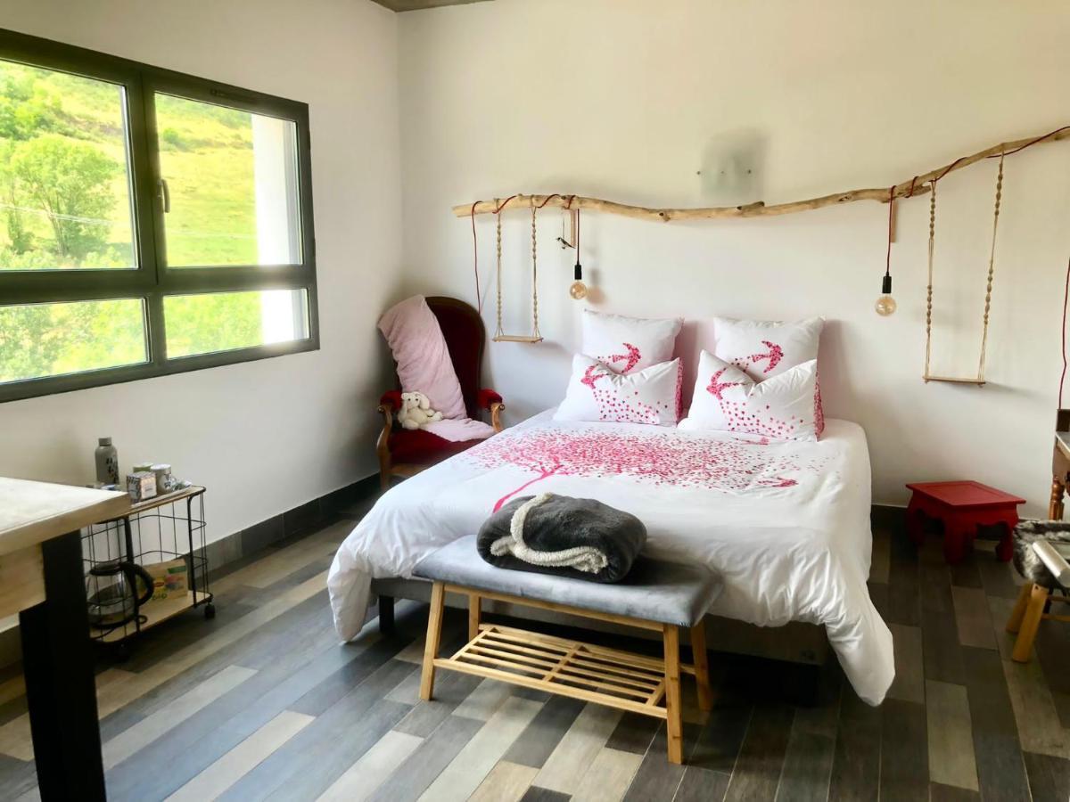 Domaine De La Rue De La Tour Bed & Breakfast Valsonne Екстериор снимка