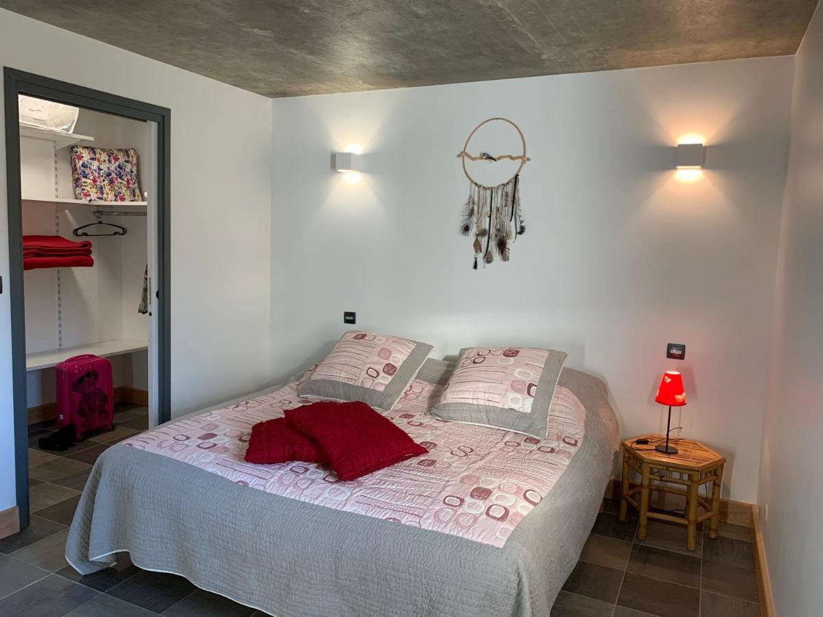 Domaine De La Rue De La Tour Bed & Breakfast Valsonne Екстериор снимка