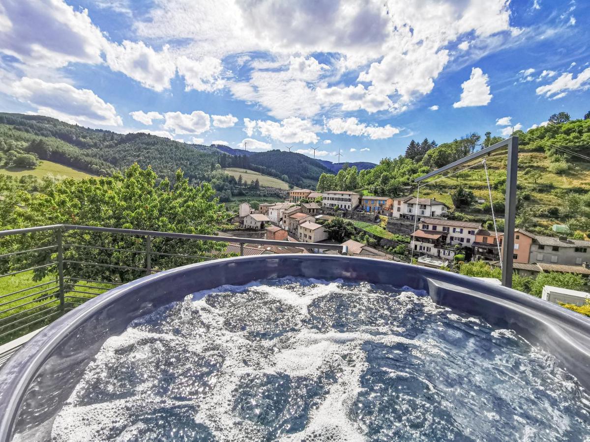 Domaine De La Rue De La Tour Bed & Breakfast Valsonne Екстериор снимка